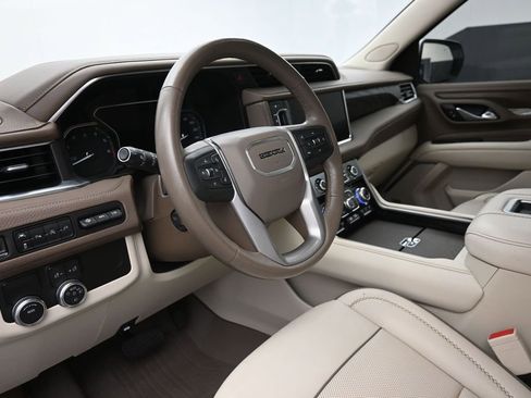Used 2021 GMC Yukon XL Denali w/ Denali Premium Package RWD image 18