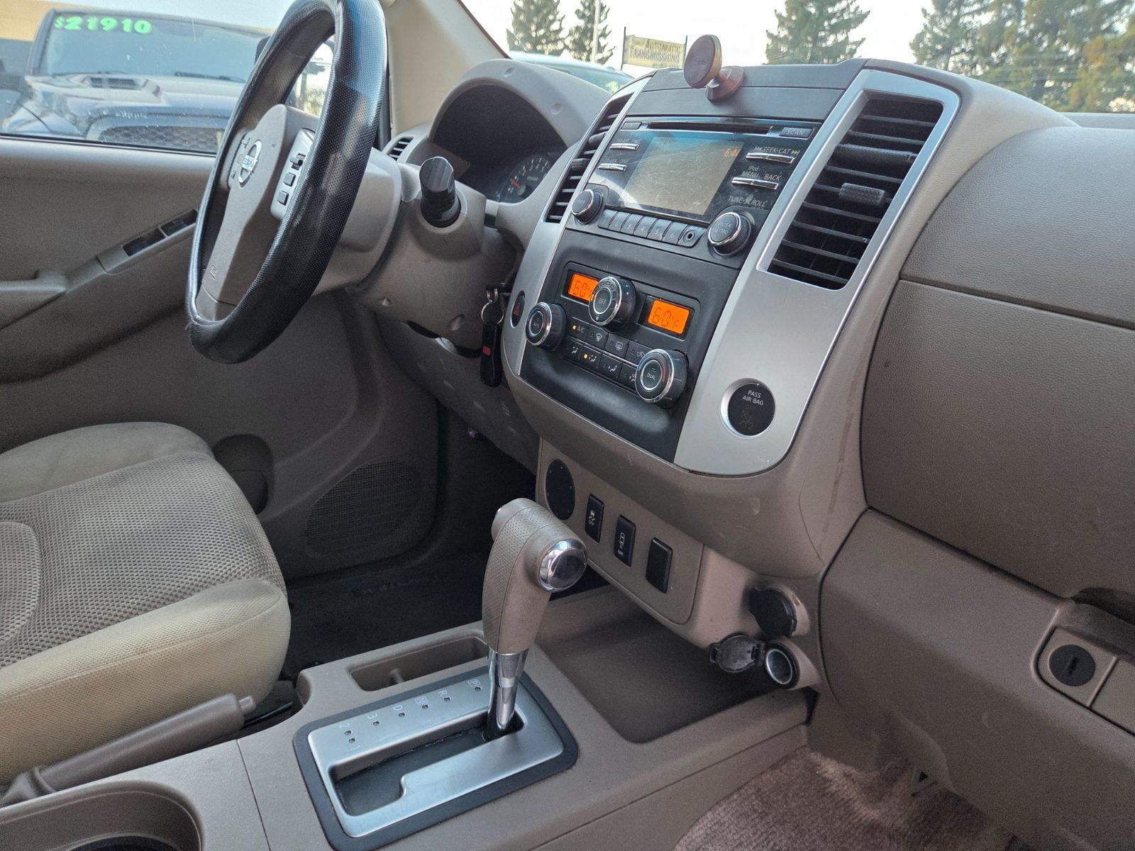 Used 2013 Nissan Frontier SV w/ SV Value Truck Pkg RWD image 15