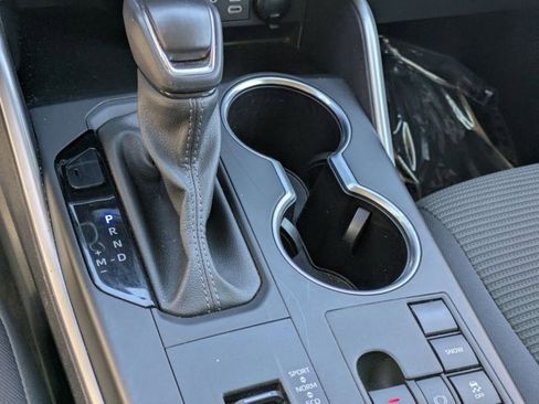 Used 2024 Toyota Highlander LE image 16