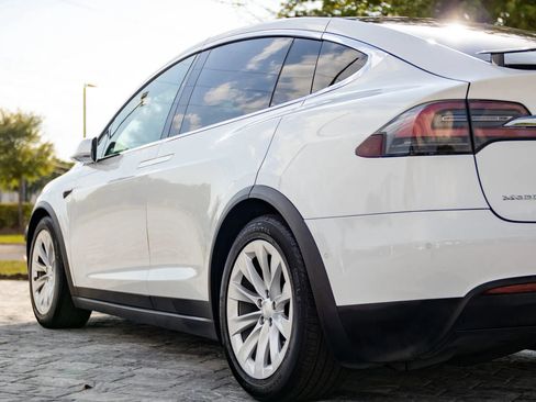 Used 2018 Tesla Model X 100D image 9