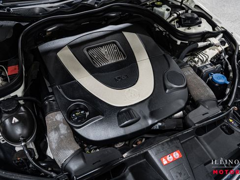Used 2011 Mercedes-Benz E 550 4MATIC Sedan image 41