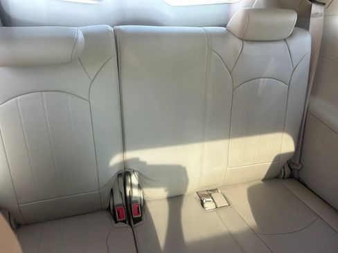 Used 2011 Buick Enclave CXL FWD image 10