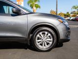 Used 2016 Nissan Rogue SV image 5
