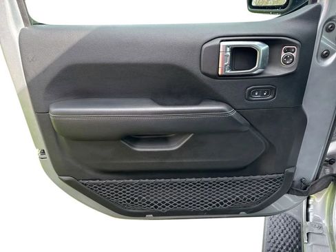 Used 2018 Jeep Wrangler Unlimited Sahara w/ Uconnect 4C Nav & Sound Group image 11