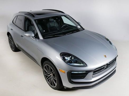 Certified 2026 Porsche Macan AWD/4WD image 31
