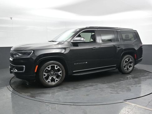 Used 2024 Jeep Wagoneer Series III AWD/4WD image 7