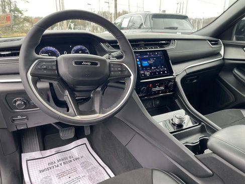 Used 2024 Jeep Grand Cherokee L Altitude image 11