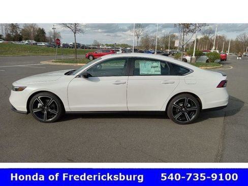 Used 2025 Honda Accord Sport image 3