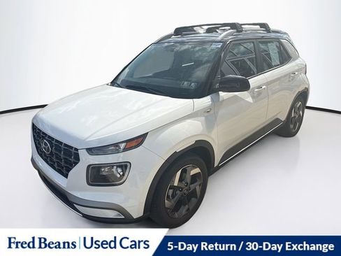 Used 2023 Hyundai Venue Limited image 3
