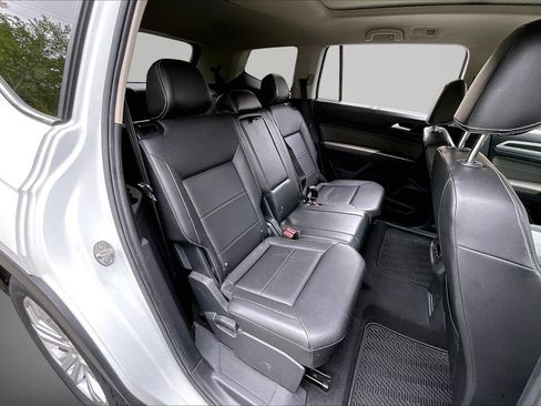 Used 2023 Volkswagen Atlas SE FWD image 24