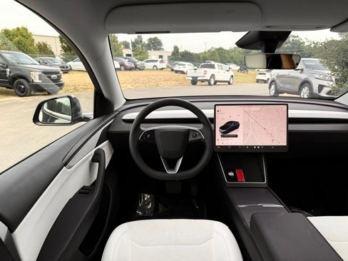 Used 2026 Tesla Model Y 2WD image 36