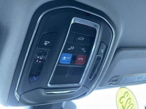 Used 2023 Jeep Grand Cherokee Limited w/ Luxury Tech Group II image 34