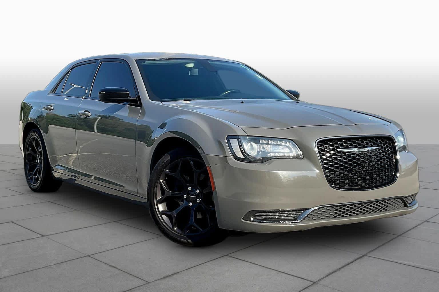 Used 2019 Chrysler 300 Touring w/ Sport Appearance Package RWD image 3