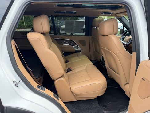 Used 2025 Land Rover Range Rover Long Wheelbase SE AWD/4WD image 17