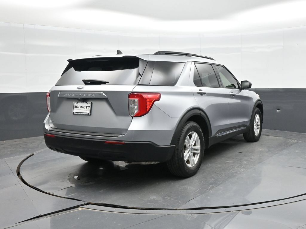 Certified 2021 Ford Explorer XLT RWD image 7
