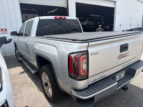 Used 2018 GMC Sierra 1500 SLT w/ SLT Premium Package AWD/4WD image 3