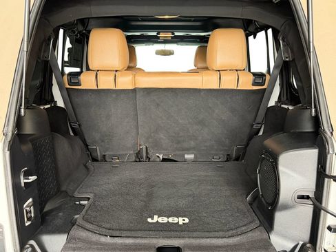 Used 2014 Jeep Wrangler Unlimited Sahara w/ Connectivity Group AWD/4WD image 19