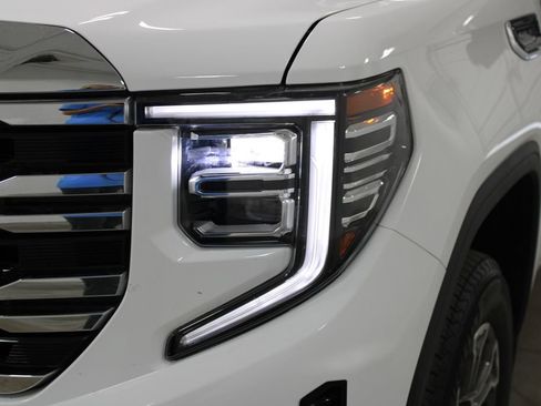 Used 2025 GMC Sierra 1500 SLT AWD/4WD image 13