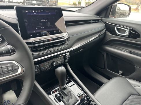 New 2026 Jeep Compass Latitude image 68