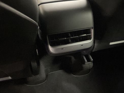 Used 2024 Tesla Model Y Long Range image 29