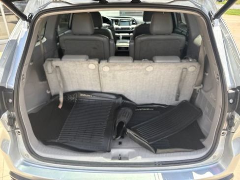 Used 2018 Toyota Highlander XLE AWD/4WD image 27