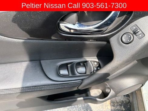 Used 2017 Nissan Rogue SV w/ Sun & Sound Touring Package FWD image 10