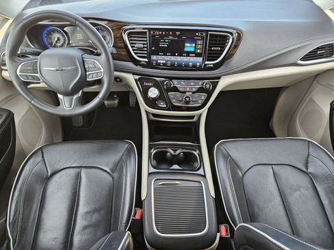 Used 2023 Chrysler Pacifica Limited image 27