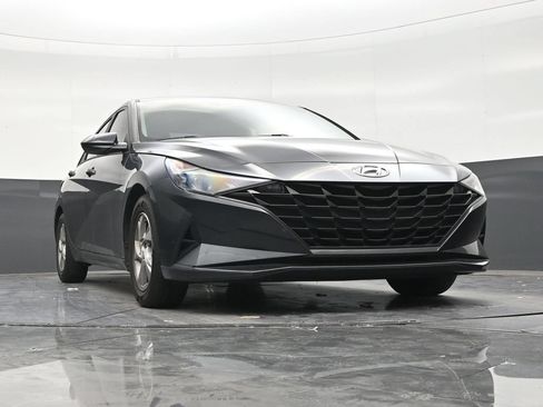 Used 2021 Hyundai Elantra SE FWD image 25