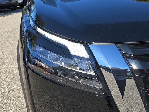 Certified 2024 Nissan Pathfinder S image 10