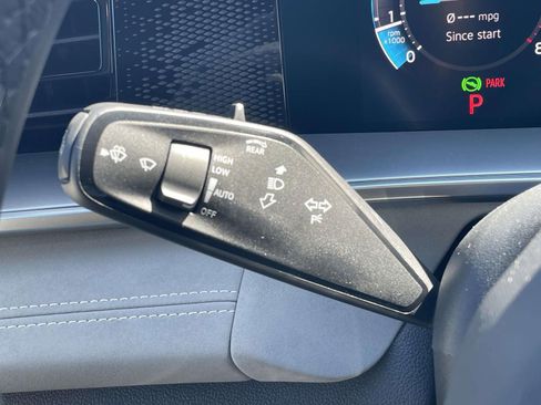 New 2026 Volkswagen Tiguan SE R-Line FWD image 22