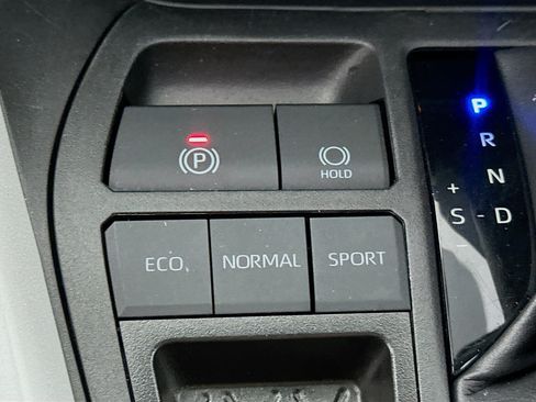 Used 2025 Toyota RAV4 XLE FWD image 26