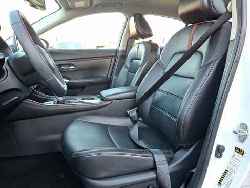 Used 2021 Nissan Sentra SR w/ SR Premium Package image 15