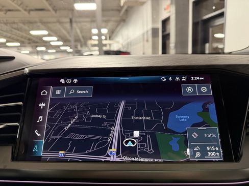 Used 2024 Audi Q4 e-tron Prestige image 13