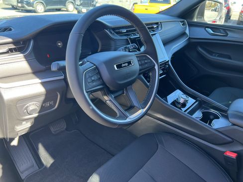New 2025 Jeep Grand Cherokee 4WD image 14