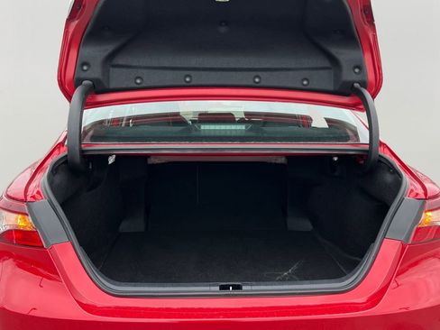 Used 2024 Toyota Camry SE image 9