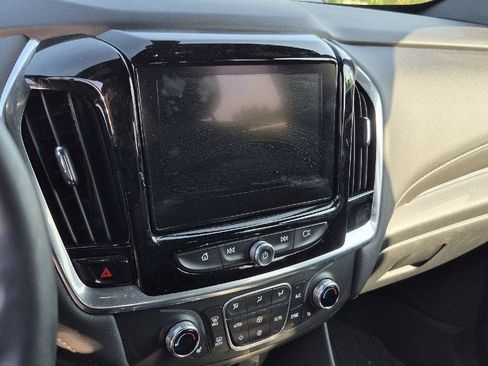 Used 2023 Chevrolet Traverse LT FWD image 10