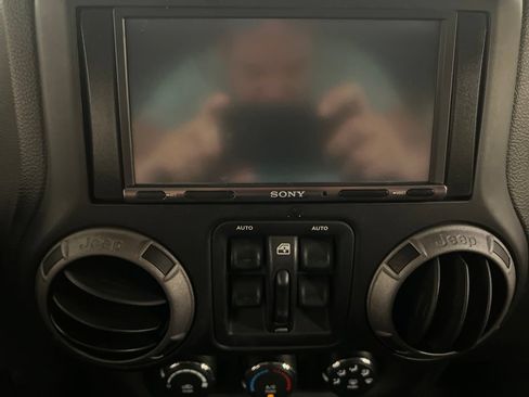 Used 2012 Jeep Wrangler Unlimited Sport AWD/4WD image 22