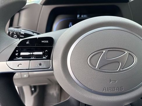 Certified 2025 Hyundai Elantra SE image 37