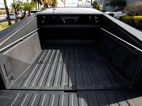 Used 2024 Tesla Cybertruck Cyberbeast image 29