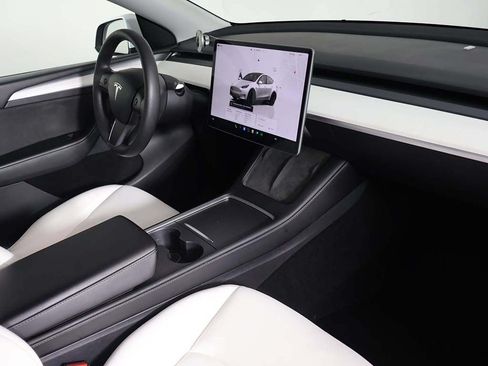 Used 2023 Tesla Model Y Performance AWD/4WD image 29