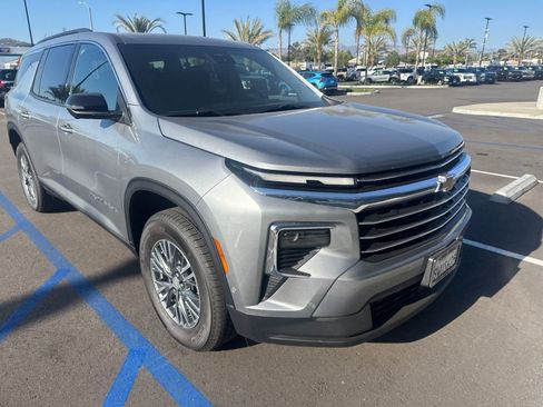 Used 2026 Chevrolet Traverse LT w/ Enhanced Driving Package FWD image 1