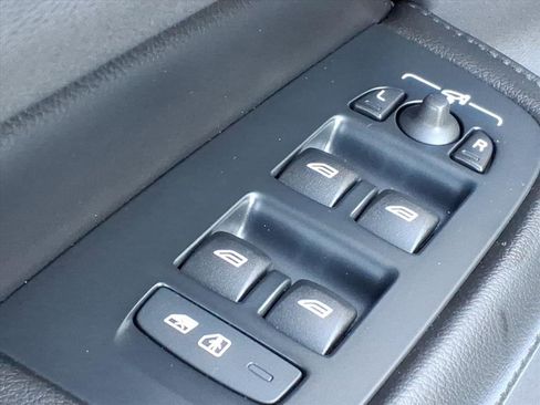 Used 2022 Volvo S60 B5 Momentum w/ Premium Package image 13