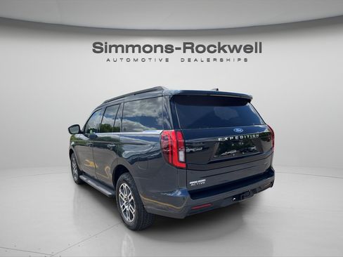Used 2025 Ford Expedition Active AWD/4WD image 3
