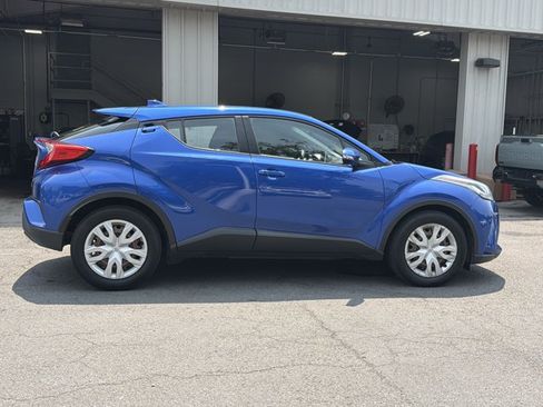 Used 2020 Toyota C-HR LE FWD image 4