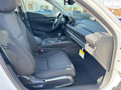 New 2025 Honda Accord SE image 25