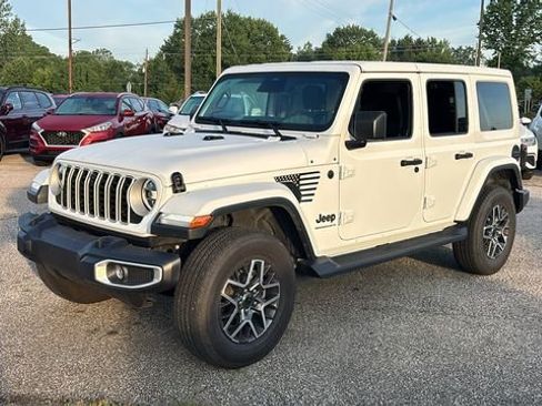 Used 2026 Jeep Wrangler Unlimited Sahara AWD/4WD image 2