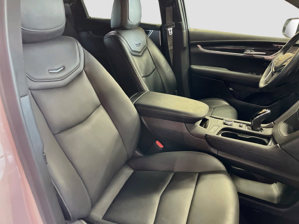 Used 2025 Cadillac XT5 Premium Luxury w/ LPO, Floor Liner Package AWD/4WD image 29
