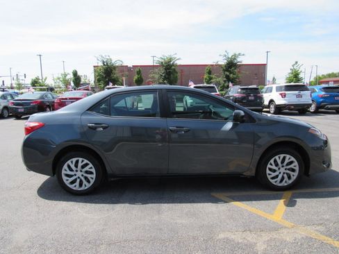Used 2017 Toyota Corolla LE w/ Carpet Mat Package (TMS) FWD image 7