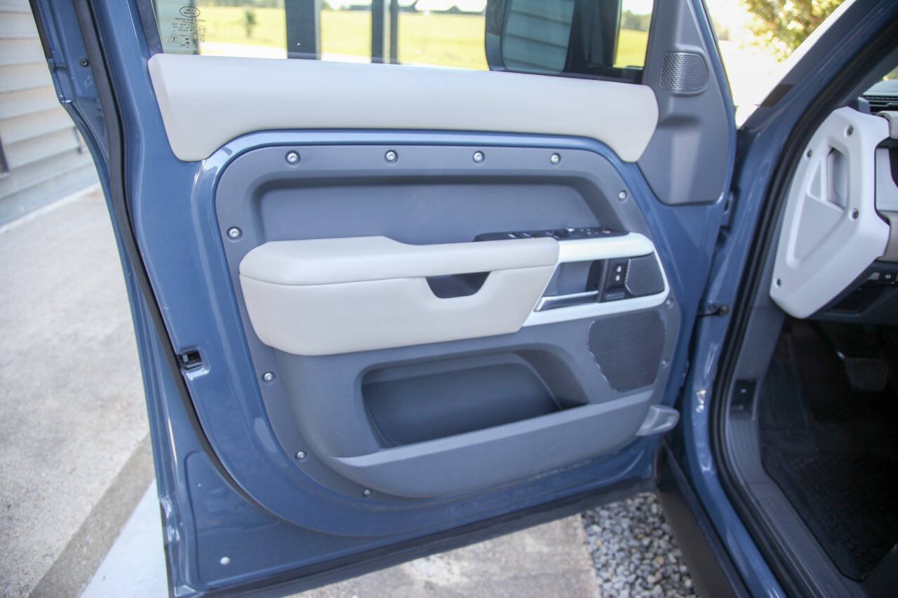 Used 2020 Land Rover Defender 110 HSE AWD/4WD image 45