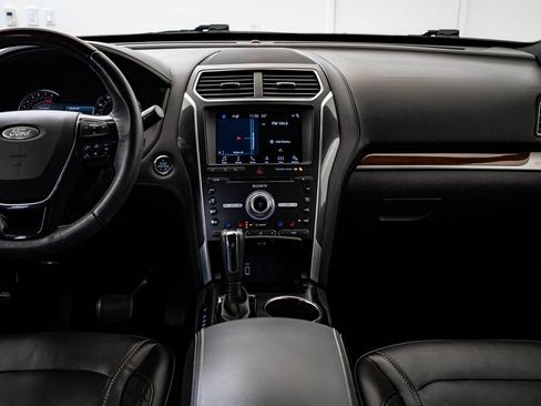 Used 2017 Ford Explorer Platinum image 36